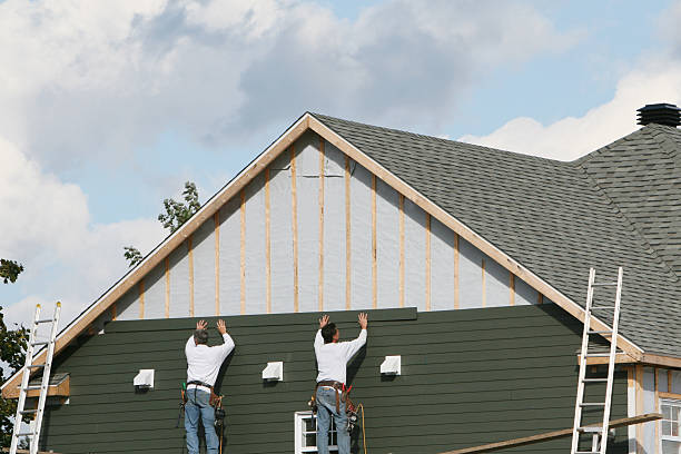 Professional Siding Inspection technician working in Newark, TX